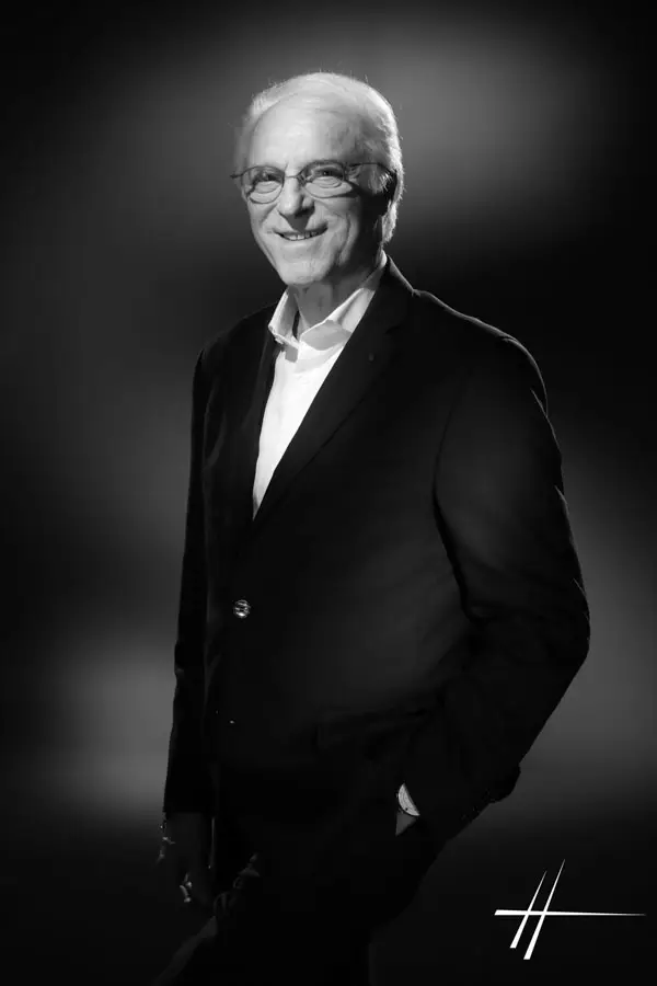 Portrait professionnel de Michel Kahn, expert en franchise et partenariat